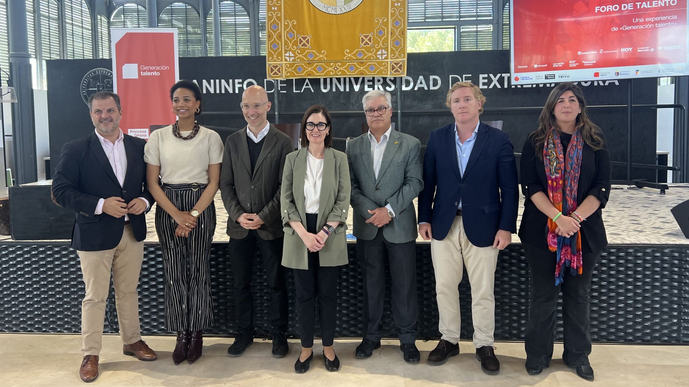 Badajoz arranca con fuerza el Tour del Talento 2025. Más de 60 actividades para jóvenes sobre empleo, innovación y futuro. Una cita clave para descubrir oportunidades y aprender de expertos 1 tour-talento-UEx