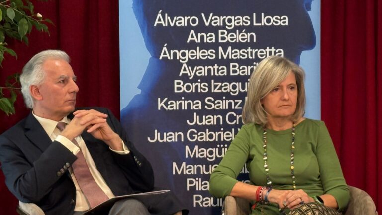 La VI Bienal Mario Vargas Llosa hace historia en Badajoz