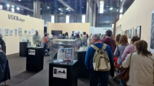 El arte en vivo conquista Badajoz así retratan los Urban Sketchers la esencia de nuestros mayores.