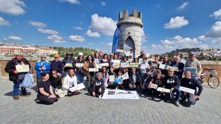 Urban Sketchers Badajoz celebra su quedada 64 dibujando el Guadiana en el Día Mundial del Agua