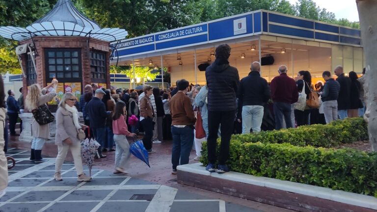 Vicente Vallés: «La ficción es una manera de poner una barrera a la realidad»