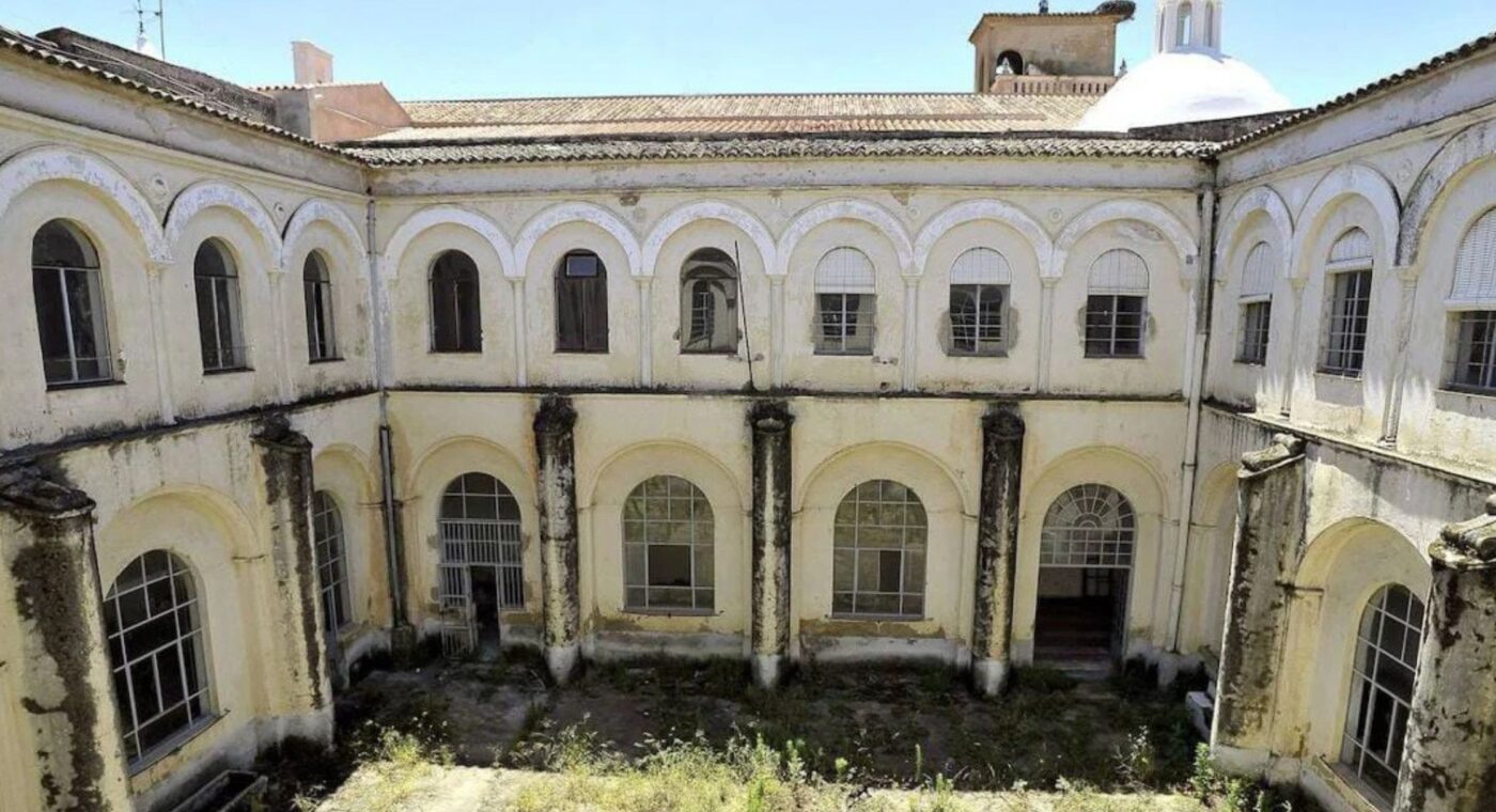 La Escuela de Artes y Oficios de Badajoz encara otro curso con la sede de San Agustín cerrada