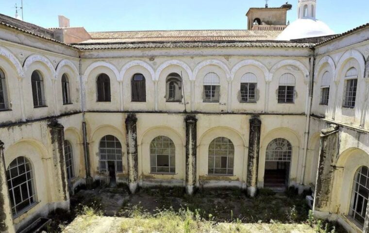 La Escuela de Artes y Oficios de Badajoz encara otro curso con la sede de San Agustín cerrada